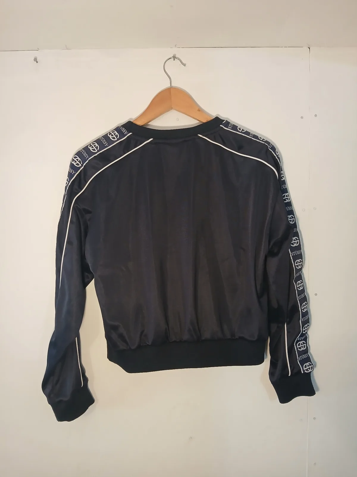 Stüssy Cropped Crew Jumper – Size 10 – Navy