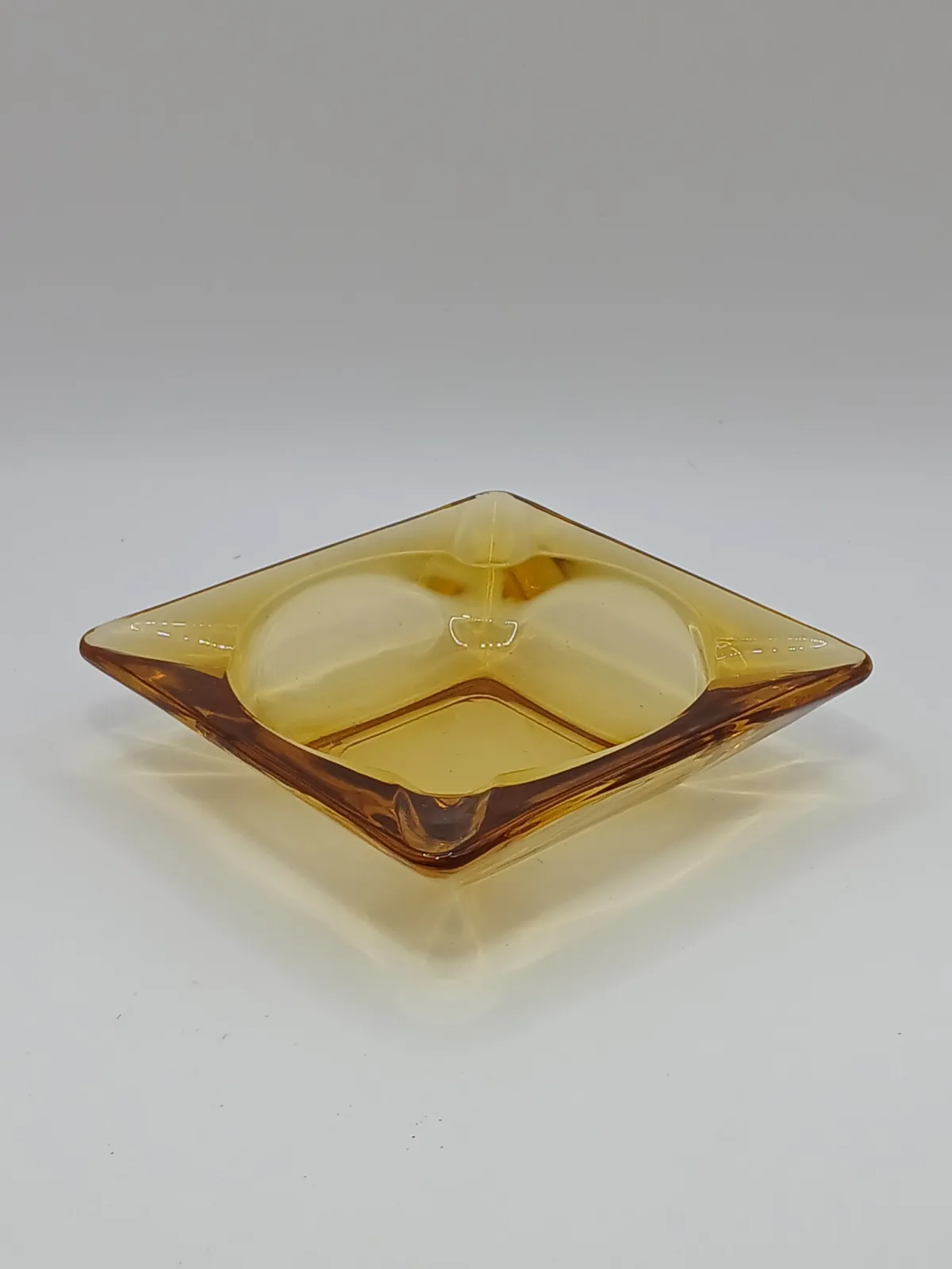 Kaaru-style / Mid-century NZ pressed glass ashtray - Smokey