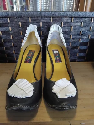 Everybody by B.Z. Moda Italian Leather Heels Black White Ruffle Size 37
